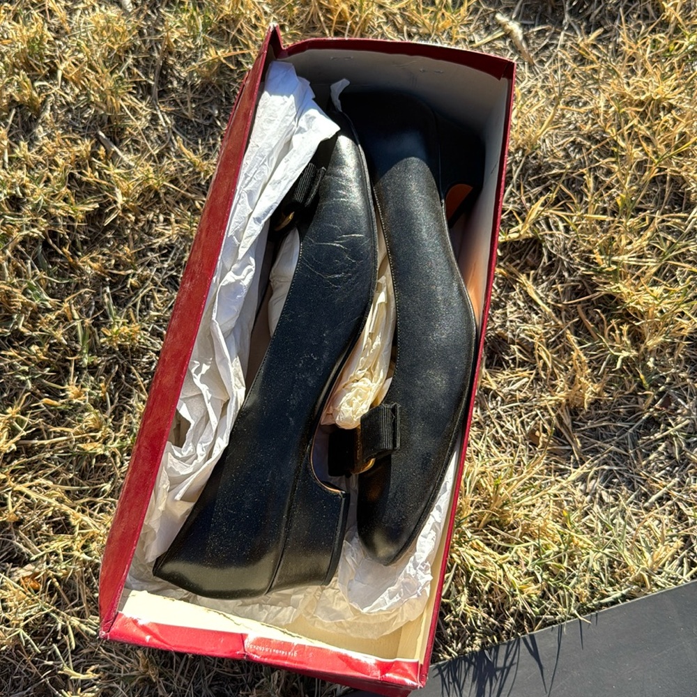 Salvatore Ferragamo Boutique Black Lillaz Bow Pumps